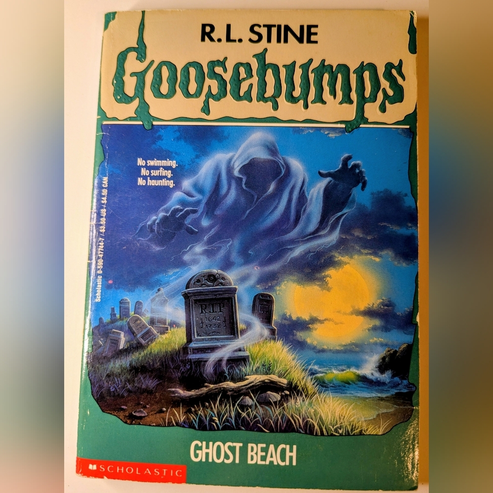 3/$15 Goosebumps #22 Ghost Beach - R.L. Stine - 1994 Vintage Paperback